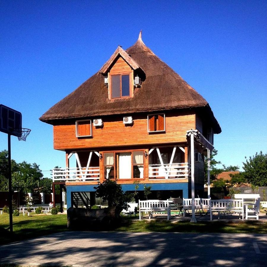 Old Fane'S Lodge Marasu ภายนอก รูปภาพ